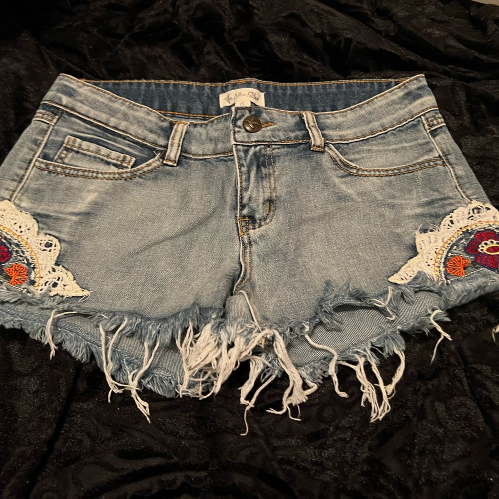 Others Follow shorts size 5